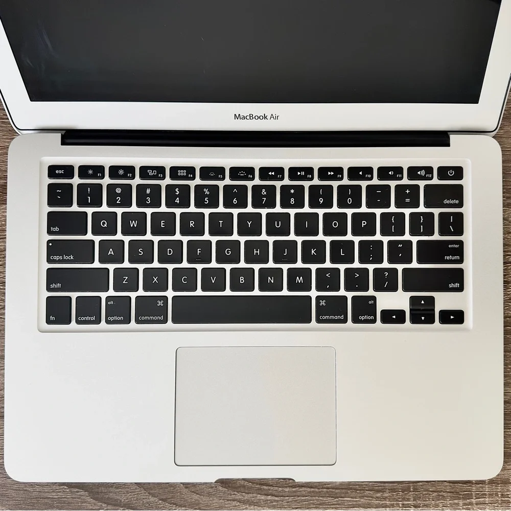 Apple MacBook Air Laptop i5 1.6GHz 13